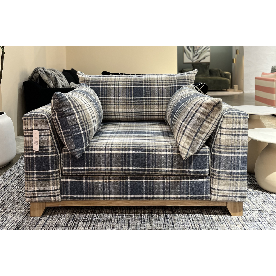 Mea - Loveseat